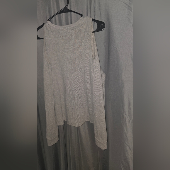 PINK Victoria's Secret Cild Shoulder Gray Crop Women's Top - Picture 5 of 6